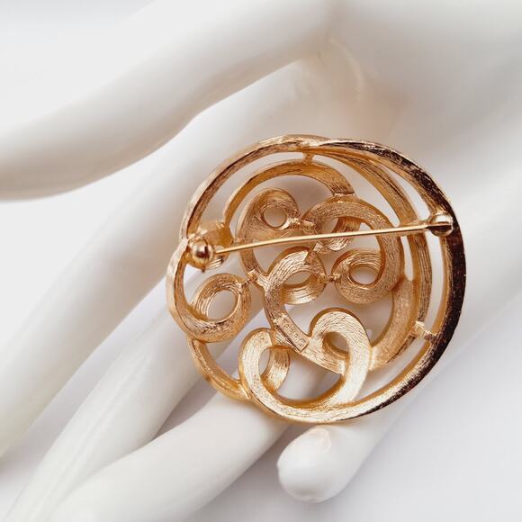 Vintage Crown Trifari Gold Plated Swirl Brooch Pin - Picture 4 of 11